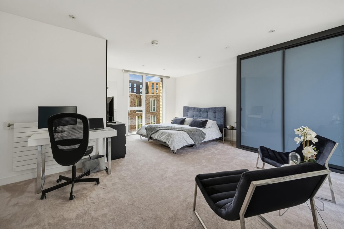 Townhouse in Victoria Docks, Newham, England 4 - 18265384