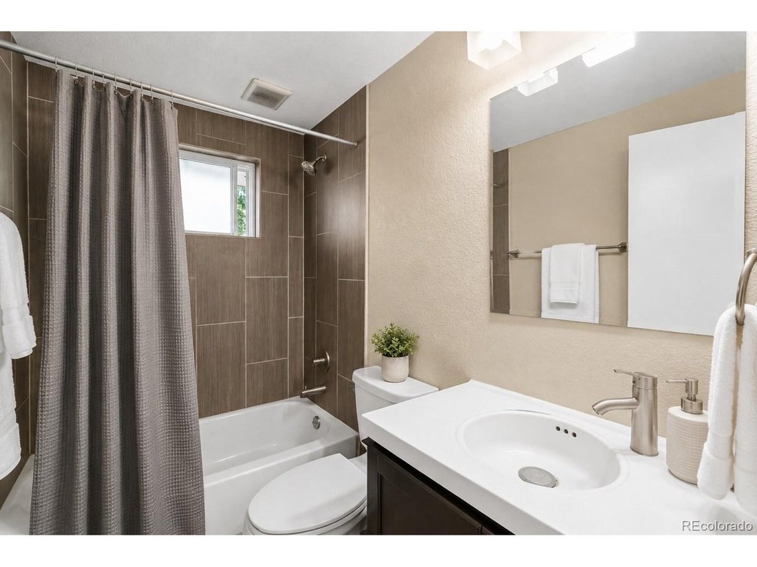 Lakewood, Colorado, United States 5 - 18184227