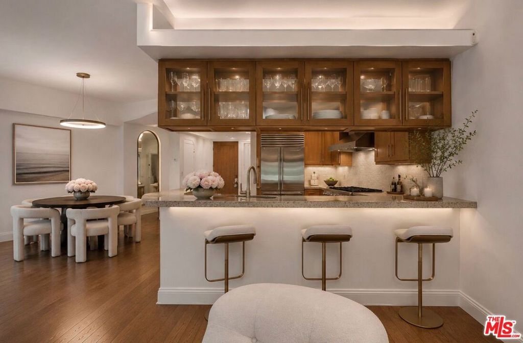 Condo in Los Angeles, California, United States 3 - 18263688