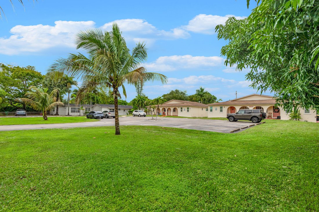 Dania Beach, Florida, United States 4 - 16942785