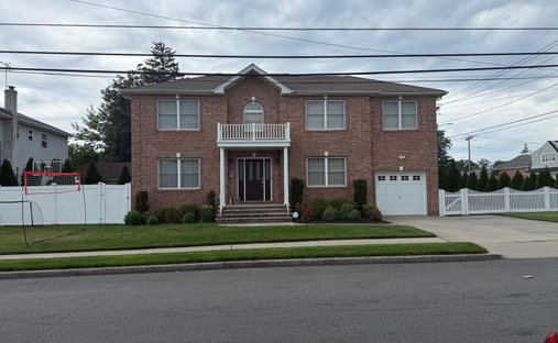 House in Elmont, New York, United States 1