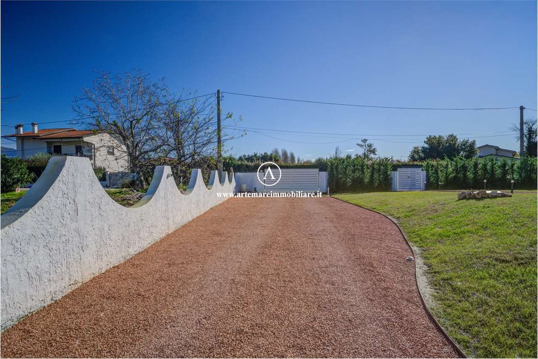 Villa in Pietrasanta, Tuscany, Italy 3 - 17051130