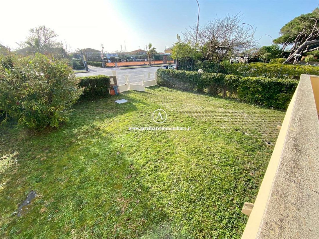 Villa in Fiumetto, Pietrasanta, Italy 2 - 12916654