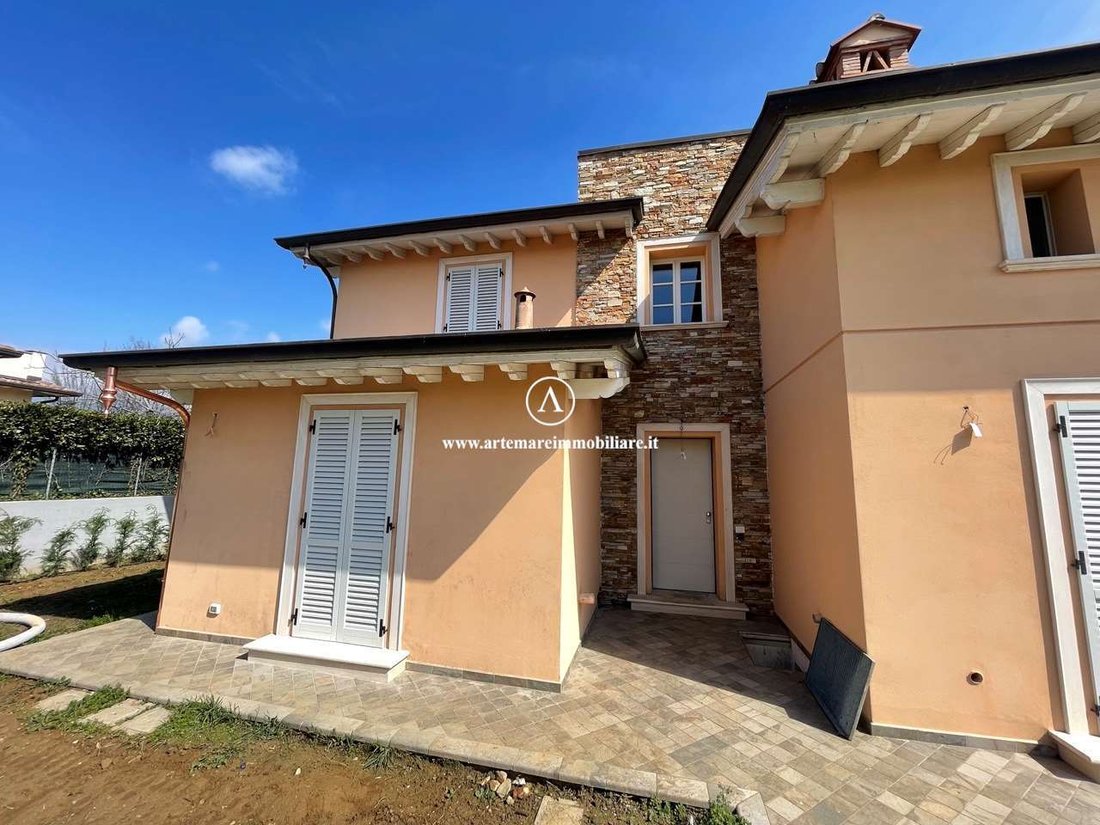 Villa in Pietrasanta, Tuscany, Italy 2 - 13442948