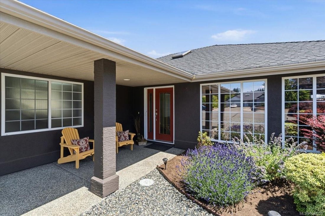House in Qualicum Beach, British Columbia, Canada 3 - 18266193
