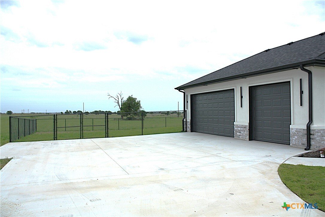 House in Crawford, Texas, United States 5 - 17527913