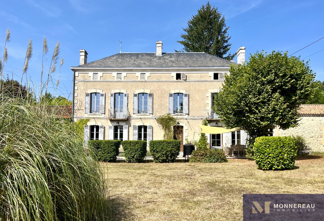 Anwesen in Montguyon, Neu-Aquitanien, Frankreich 3 - 18261240