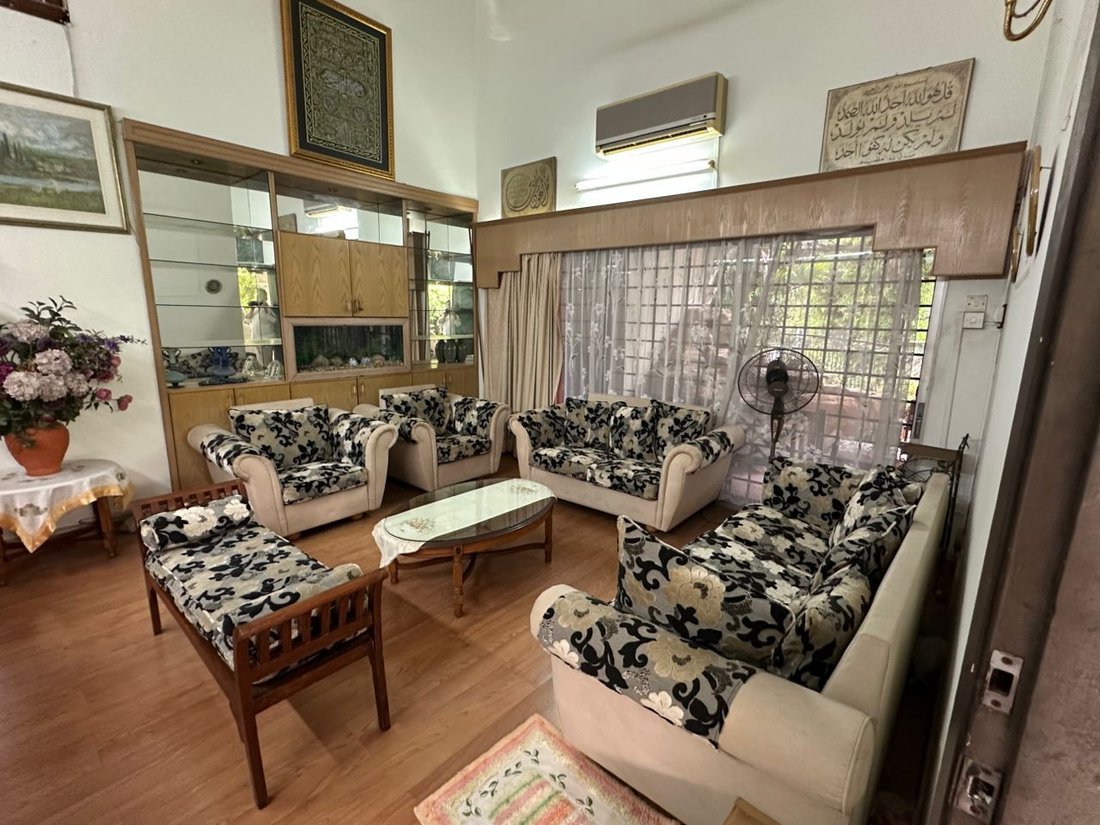 Petaling Jaya, Selangor, Malaysia 4 - 18260661