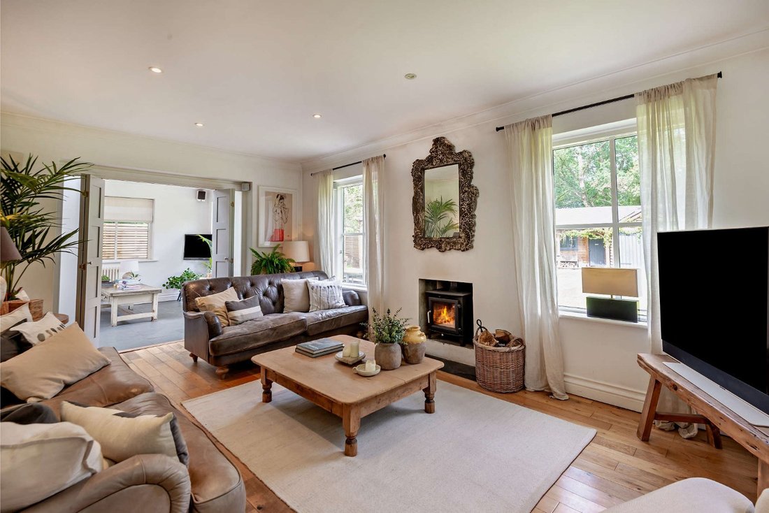 House in Woking, England 2 - 18261582
