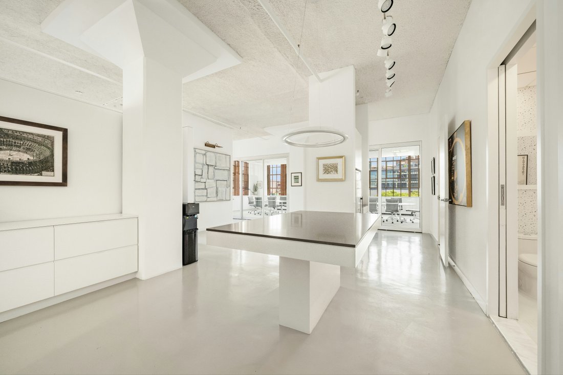Condo in New York, New York, United States 5 - 18256200