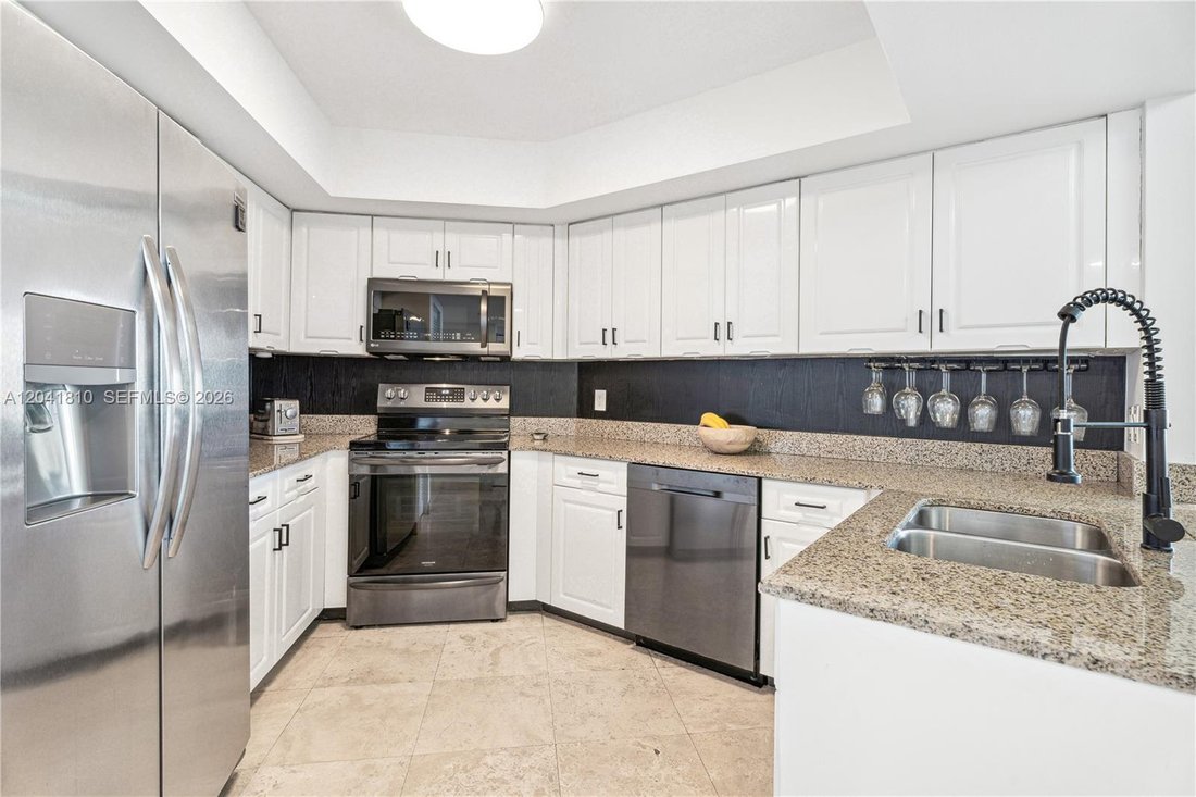 Condo in Miami Beach, Florida, United States 5 - 18261733