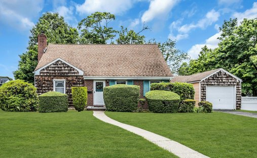 House in Merrick, New York, United States 1