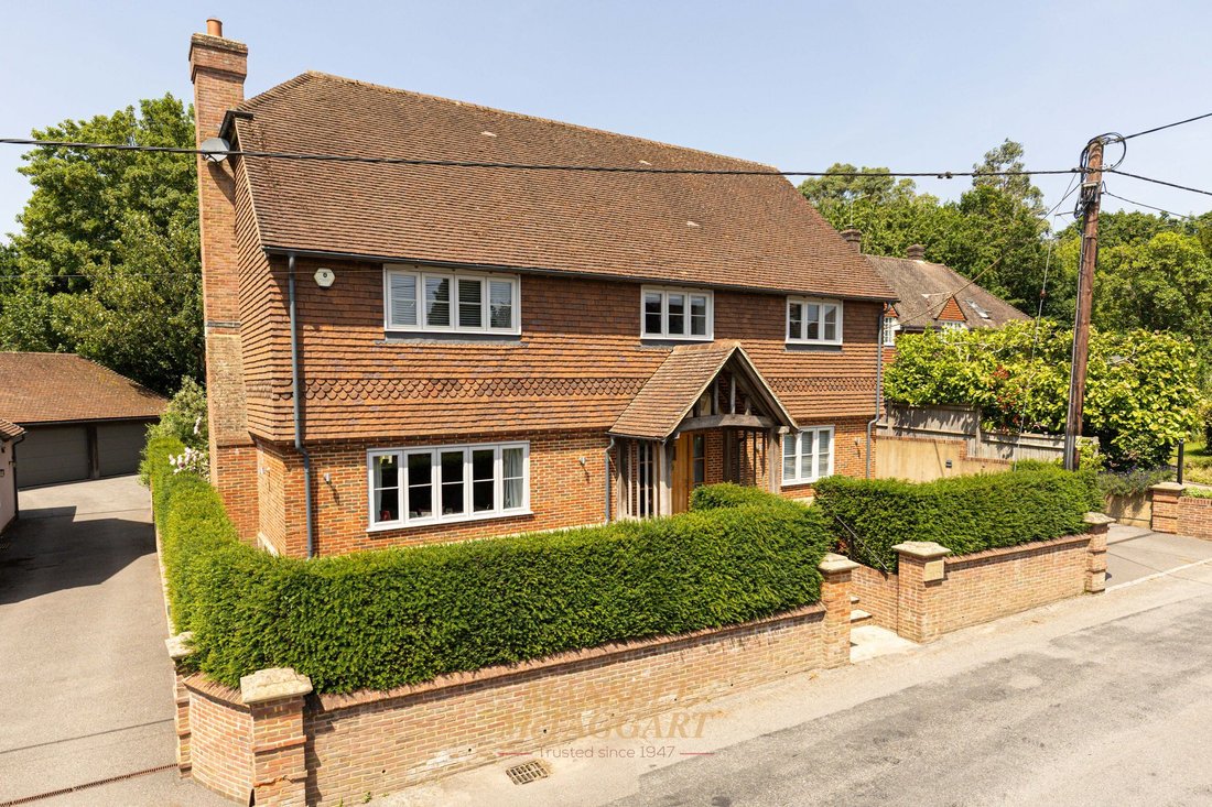 House in Sharpthorne, England 1 - 18261773