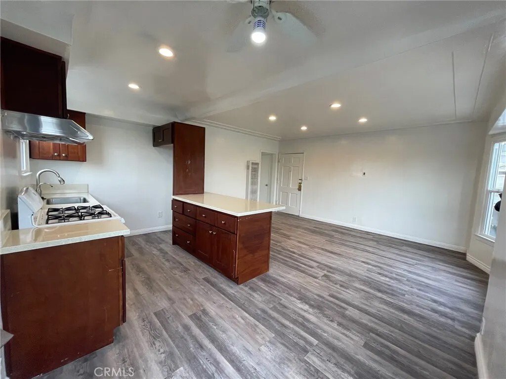Los Angeles, California, United States 5 - 18265587