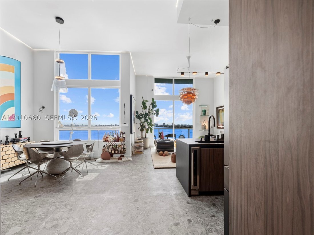 Condo in Miami, Florida, United States 1 - 17812282