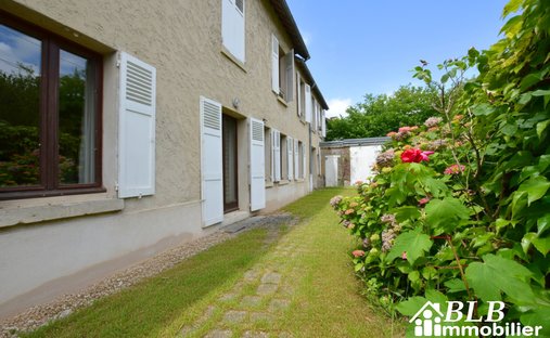 House in Les Essarts-le-Roi, Ile-de-France, France 1