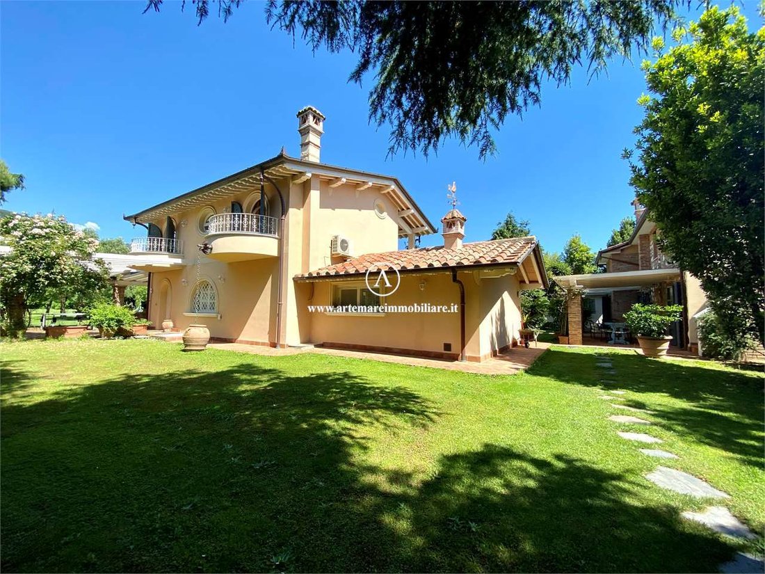 Villa in Seravezza, Tuscany, Italy 2 - 12916866