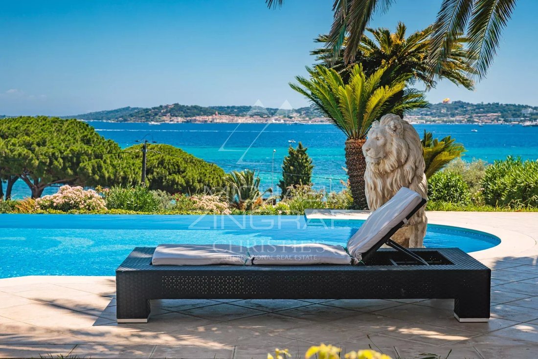 Villa in Grimaud, Provence-Alpes-Côte d'Azur, France 2 - 16485605