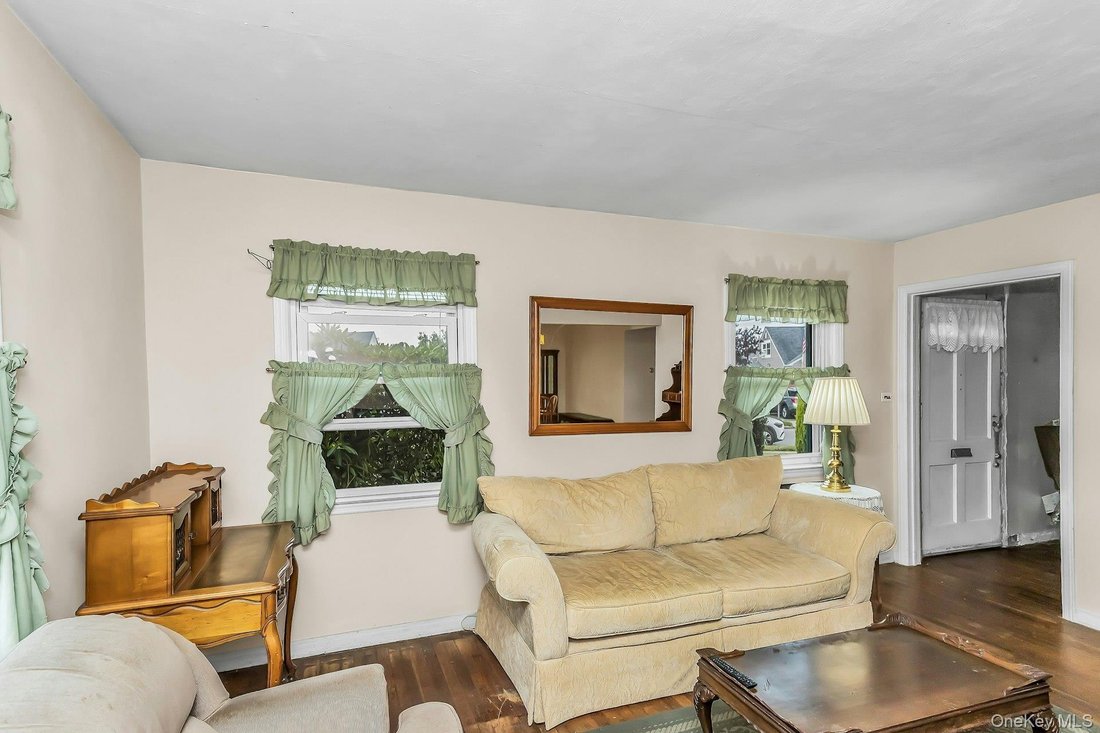 House in Merrick, New York, United States 5 - 18261681