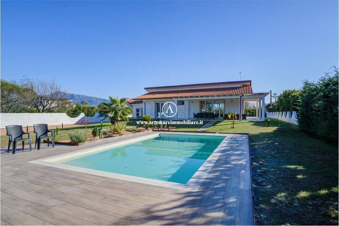 Villa in Pietrasanta, Tuscany, Italy 1 - 17051130