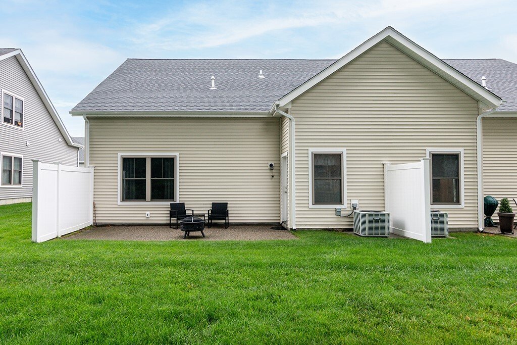 Condo in West Warwick, Rhode Island, United States 3 - 18260853