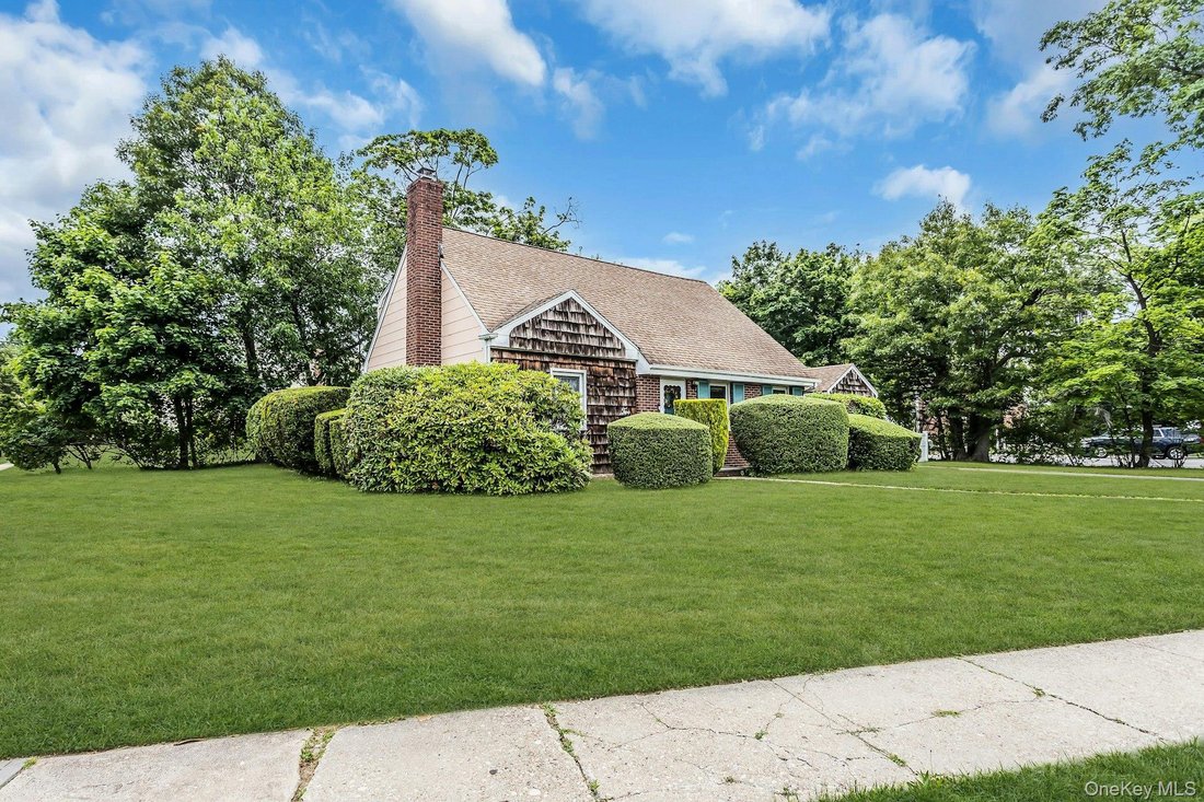 House in Merrick, New York, United States 2 - 18261681