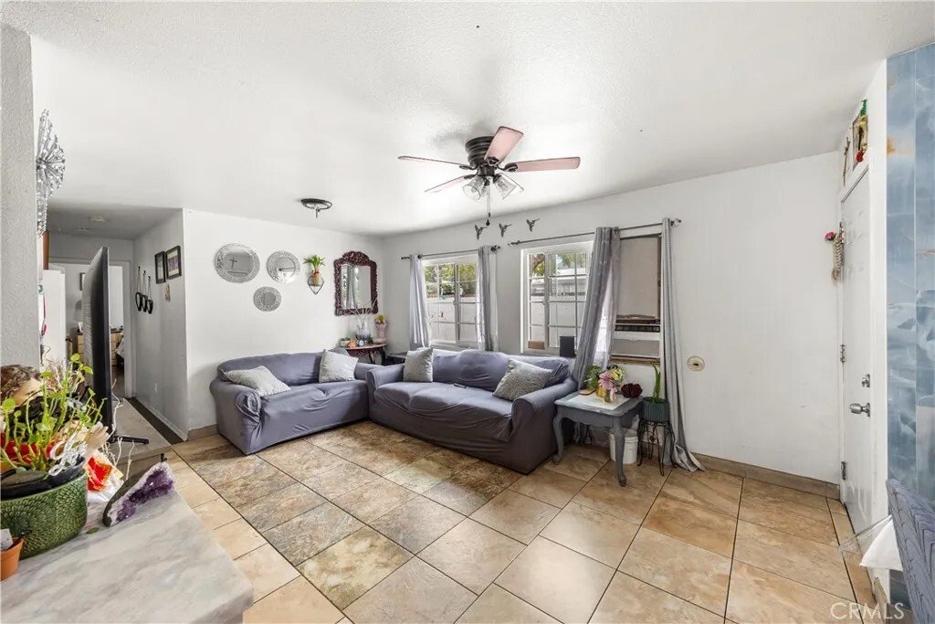Los Angeles, California, United States 4 - 18264913