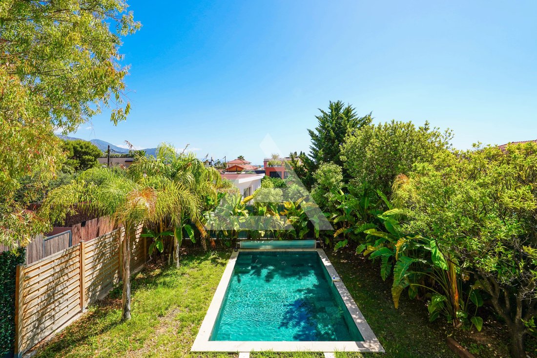 Villa in Saint-Jean-Cap-Ferrat, Provence-Alpes-Côte d'Azur, France 2 - 13739677