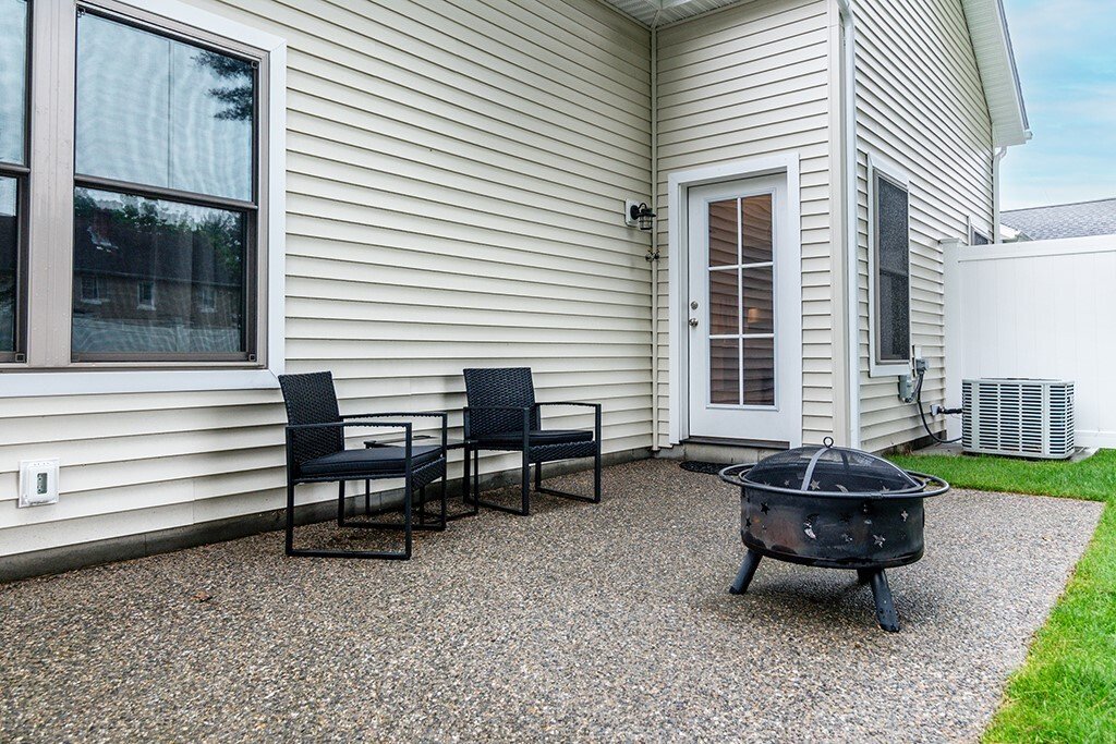 Condo in West Warwick, Rhode Island, United States 4 - 18260853