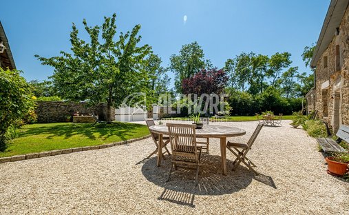 Villa in Marais, Saint-Etienne-de-Montluc, France 1
