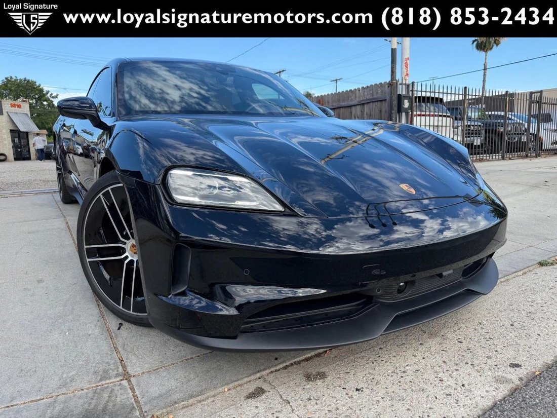 Sedan in Van Nuys, CA, United States 1 - 18262721