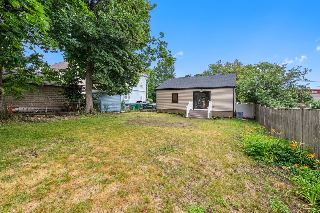 House in Medford, Massachusetts, United States 5 - 18262803