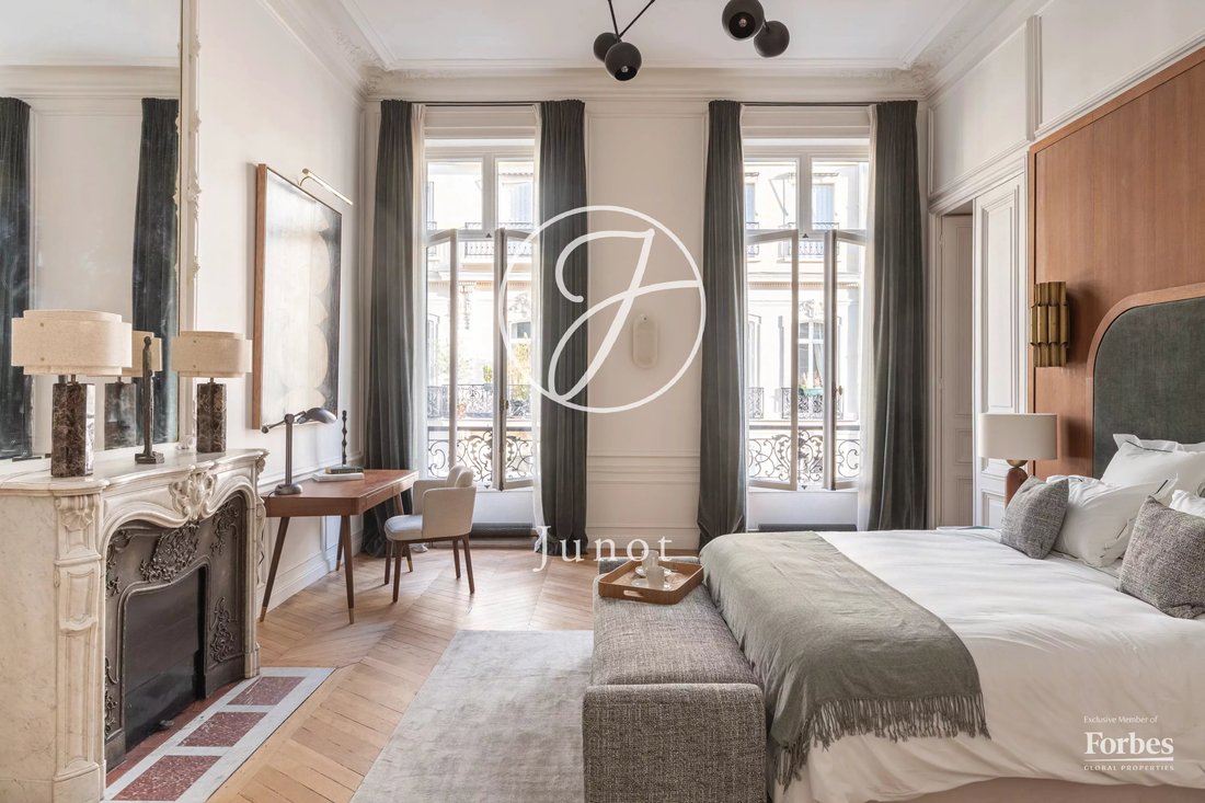 Apartment in Triangle d'Or, Paris 8e Arrondissement, Paris 5 - 18260348
