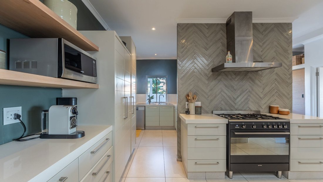 House in Table View, Blaauwberg, Cape Town 4 - 18265493
