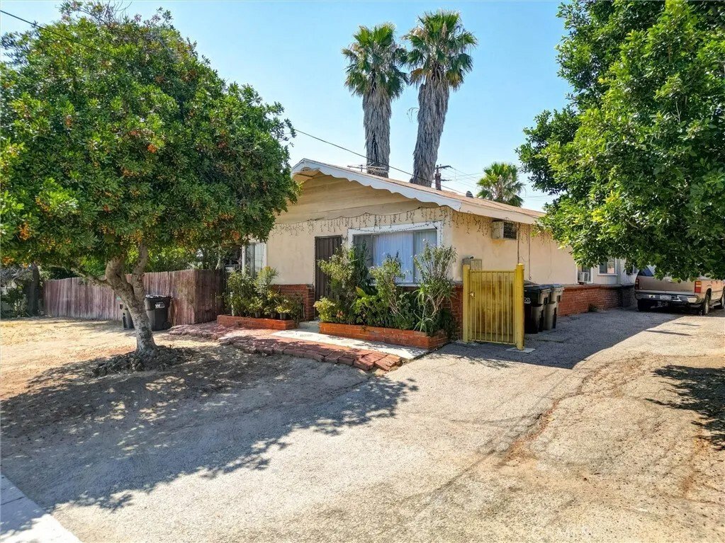 Corona, California, United States 1 - 18184931