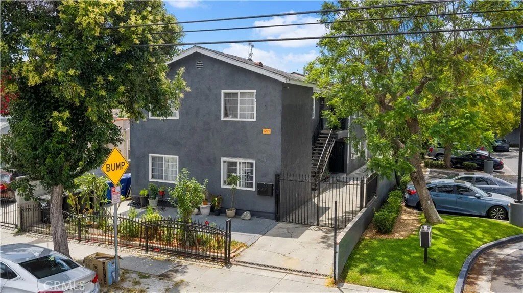 Los Angeles, California, United States 2 - 18264913