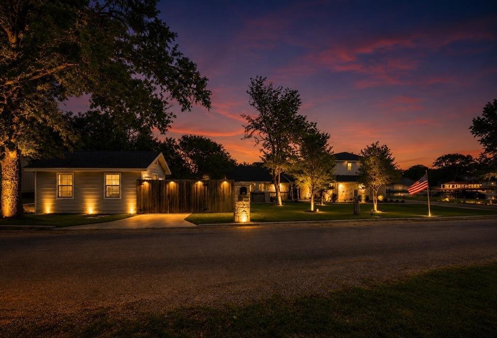 House in Granbury, Texas, United States 1 - 18265189