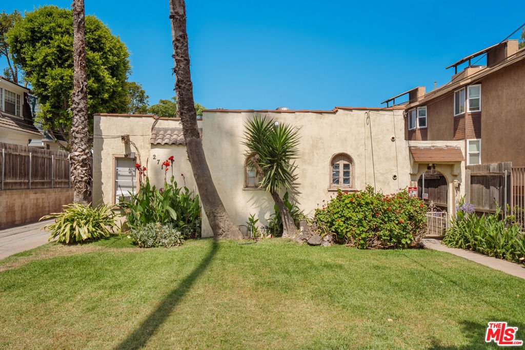 Altadena, California, United States 1 - 18263701