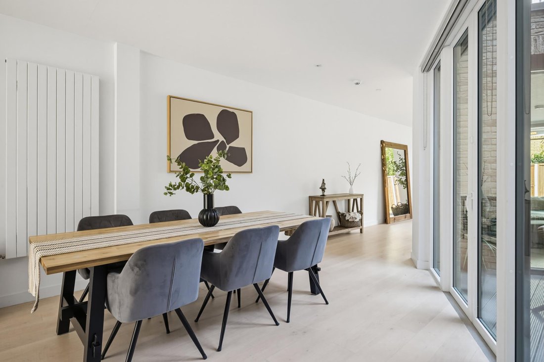 Townhouse in Victoria Docks, Newham, England 3 - 18265384