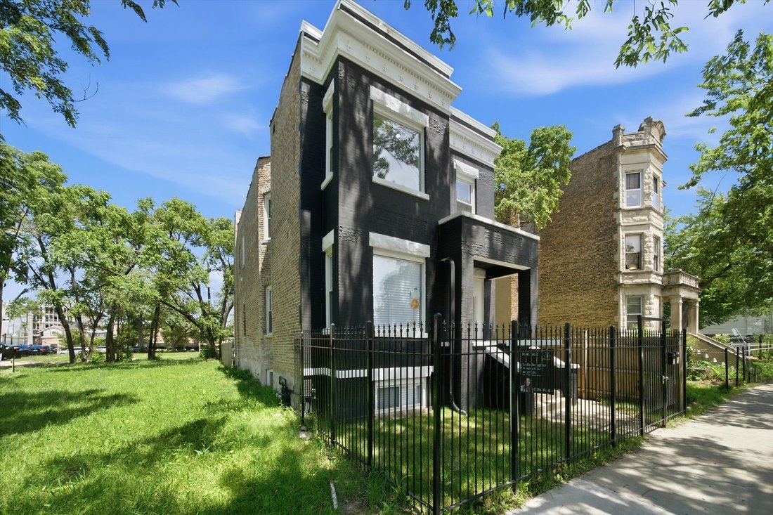Chicago, Illinois, United States 3 - 18261412