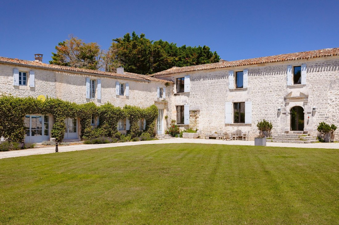 Estate in Chaillevette, Nouvelle-Aquitaine, France 3 - 18261208