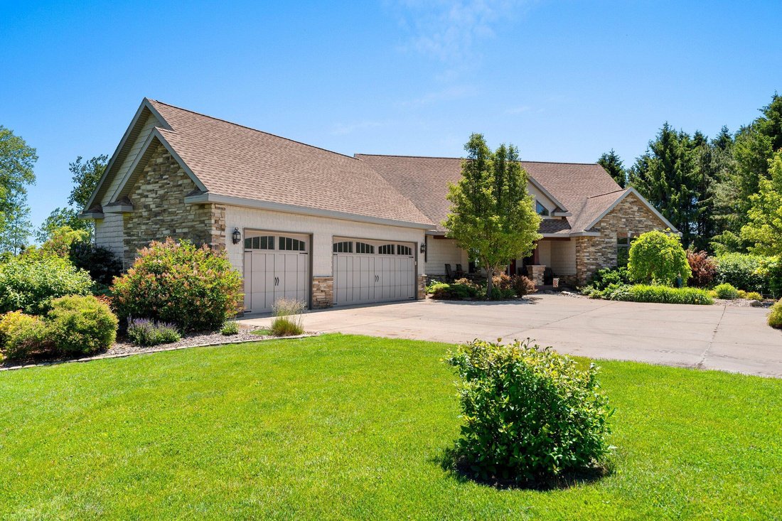 House in Manitowoc, Wisconsin, United States 3 - 18260968