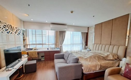 Condo in Chong Nonsi, Krung Thep Maha Nakhon, Thailand 1