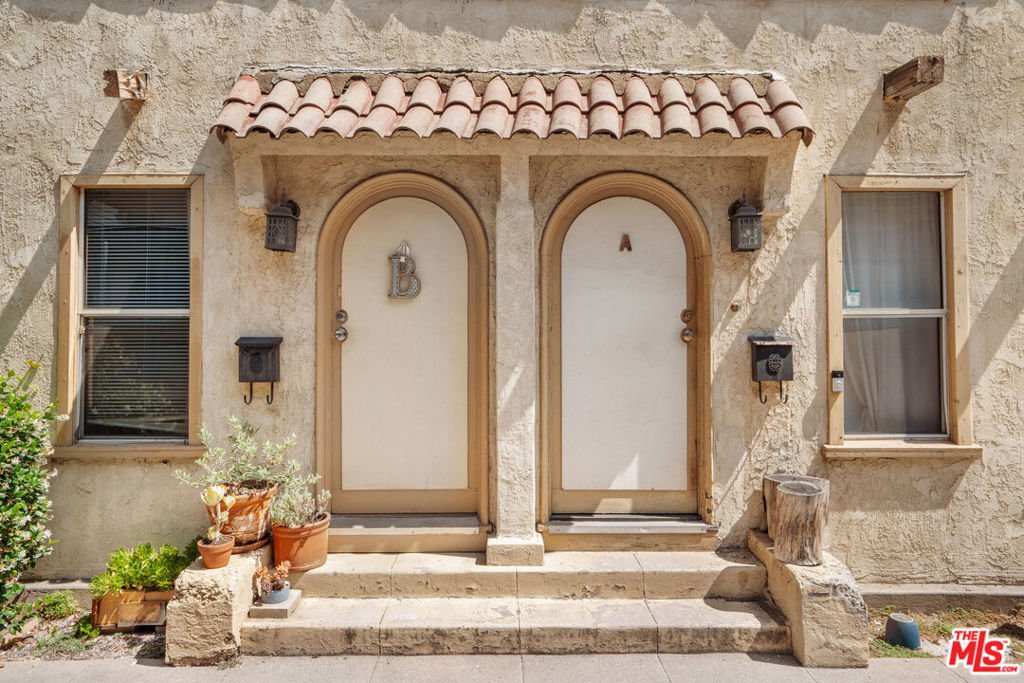 Altadena, California, United States 5 - 18263701