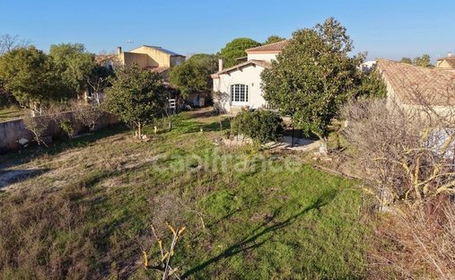 House in Centre Ville, Aigues-Mortes, France 1
