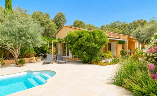 Villa in La Londe-les-Maures, Provence-Alpes-Côte d'Azur, France 1