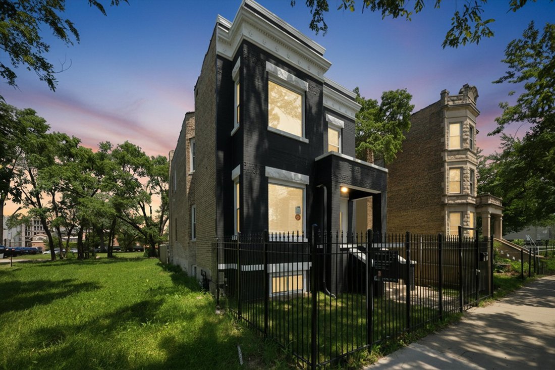 Chicago, Illinois, United States 2 - 18261412