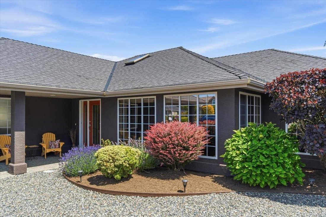 House in Qualicum Beach, British Columbia, Canada 1 - 18266193