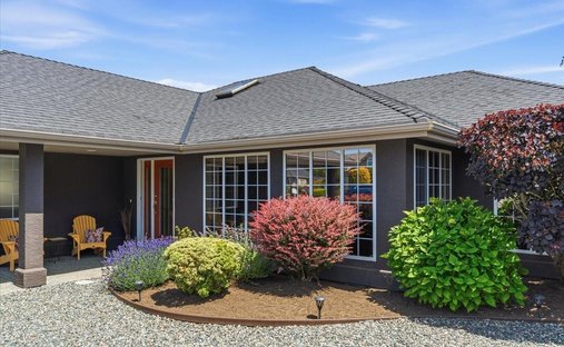 House in Qualicum Beach, British Columbia, Canada 1