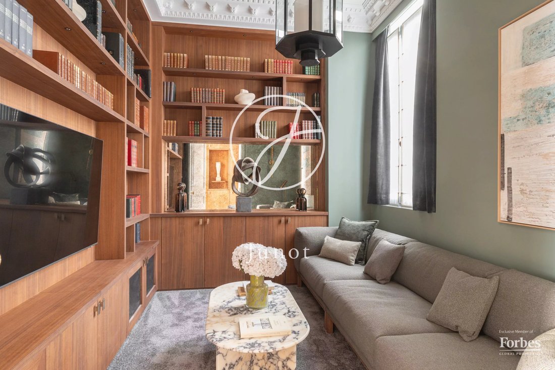 Apartment in Triangle d'Or, Paris 8e Arrondissement, Paris 3 - 18260348